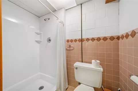 Bath - 9 Dell Dr, Irwin, PA 15642 photo 3 of 3