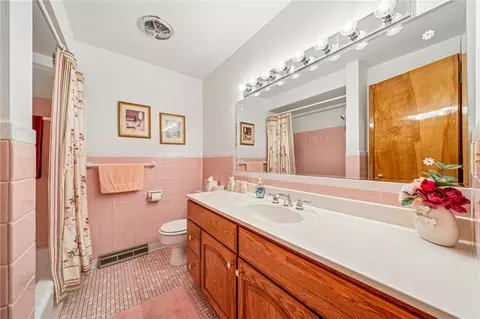 Bath - 9 Dell Dr, Irwin, PA 15642 photo 2 of 3