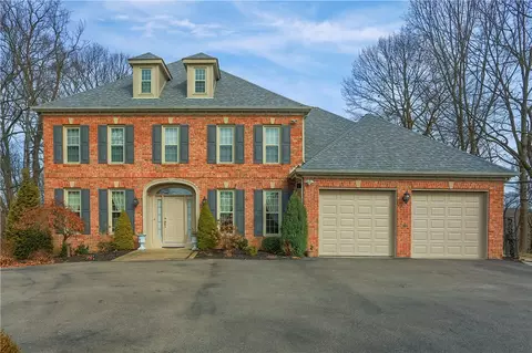 2414 Emma Ln, Moon Township, PA 15108
