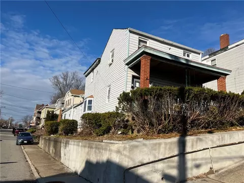 22 Newett St, Pittsburgh, PA 15210