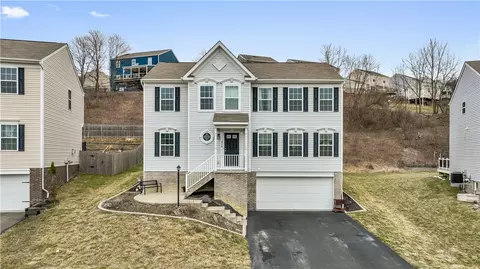 218 W Country Barn Rd, Houston, PA 15342