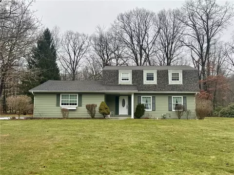 37 W Glenora Dr, Grove City, PA 16127