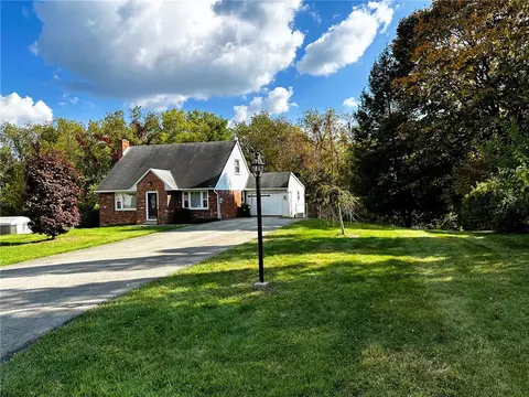 21 Blue Jay Dr, Washington, PA 15301
