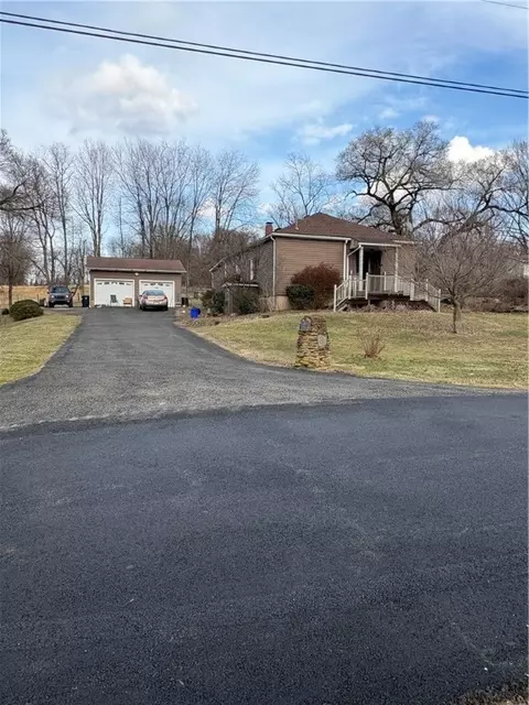 291 Elliot Ct, Jeannette, PA 15644