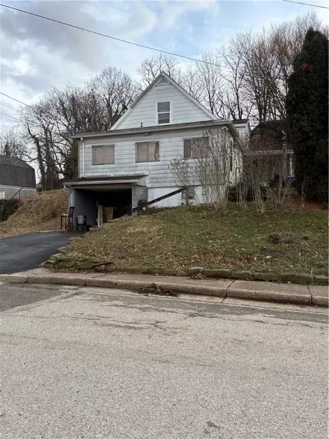 512 Clark Ave, Jeannette, PA 15644