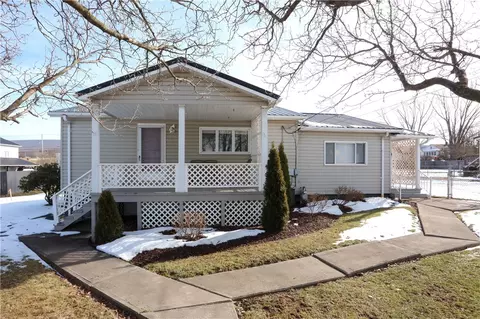 92 Kyle Ave, Fairchance, PA 15436