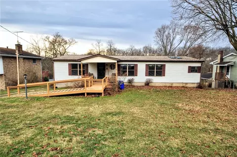 42 Valley View Dr, Washington, PA 15301