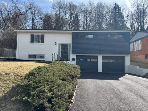 150 Castle Dr, Pittsburgh, PA 15235