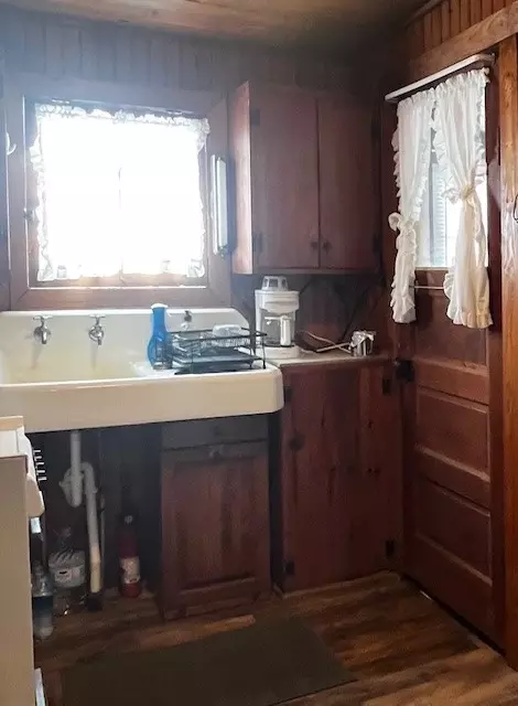 Kitchen - 122 Pinetree Dr, Rockwood, PA 15557 photo 2 of 3