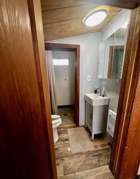 Bath - 122 Pinetree Dr, Rockwood, PA 15557 photo 1 of 1