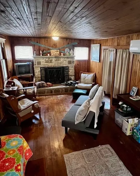 Living - 122 Pinetree Dr, Rockwood, PA 15557 photo 1 of 3