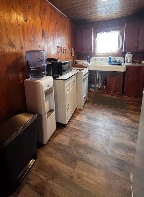 Kitchen - 122 Pinetree Dr, Rockwood, PA 15557 photo 3 of 3