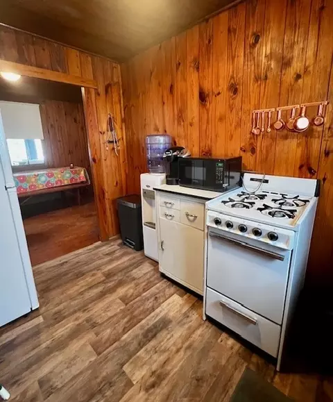 Kitchen - 122 Pinetree Dr, Rockwood, PA 15557 photo 1 of 3