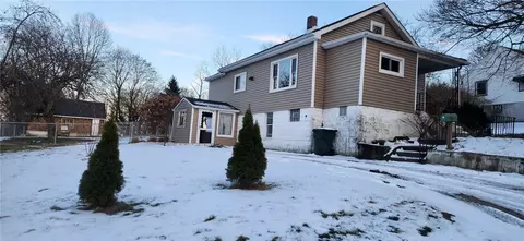 1023 S 4th St, Ellwood City, PA 16117