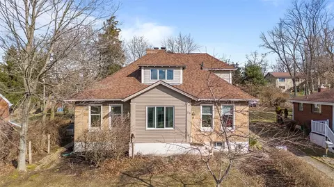 25 Fairview Rd, Pittsburgh, PA 15221