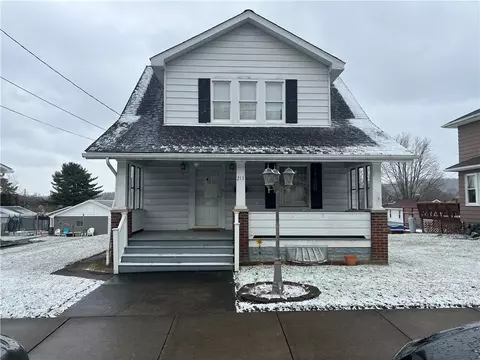 213 Orchard Ave, Ellwood City, PA 16117