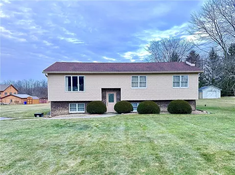 113 James Cir, New Castle, PA 16102