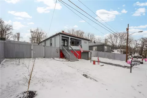 29 Maple St, Eighty Four, PA 15330