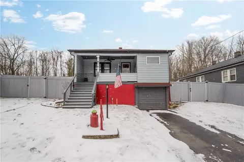 29 Maple St, Eighty Four, PA 15330 photo 2