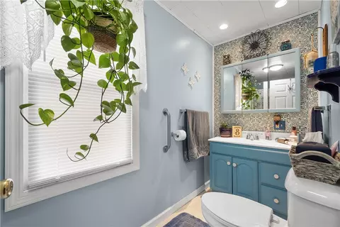 29 Maple St, Eighty Four, PA 15330 photo 17