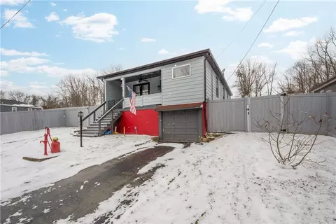29 Maple St, Eighty Four, PA 15330 photo 3