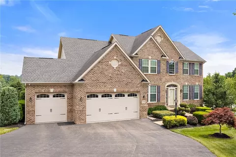 156 Sweetwater Dr, Sewickley, PA 15143