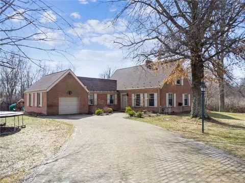 1200 Williams Dr, Belle Vernon, PA 15012