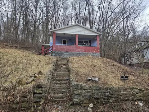 109 Daisytown Rd, Daisytown, PA 15427