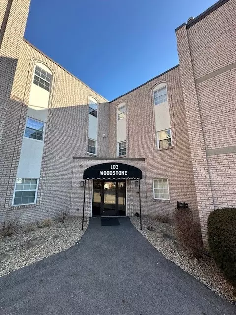 103 Woodstone Ln #53, New Kensington, PA 15068