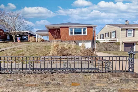 12 Gaddis St, Hopwood, PA 15445