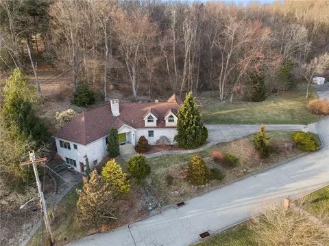 104 Elenick Ct, White Oak, PA 15131