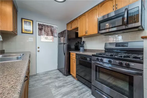 Kitchen - 4609 E Willock Rd, Pittsburgh, PA 15227 photo 4 of 4