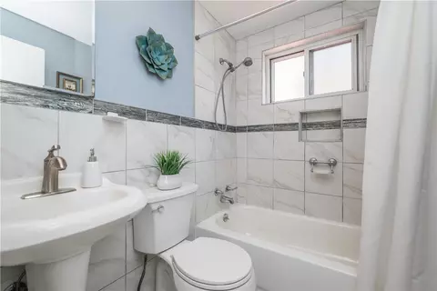 Bath - 4609 E Willock Rd, Pittsburgh, PA 15227 photo 1 of 1