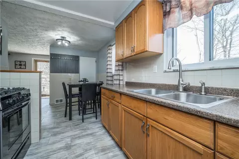 Kitchen - 4609 E Willock Rd, Pittsburgh, PA 15227 photo 3 of 4