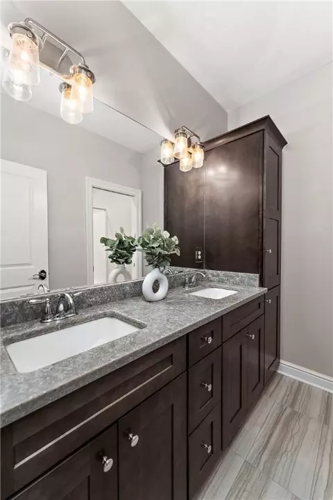 Bath - 629 Chilliwack Ln, Mars, PA 16046 photo 5 of 7