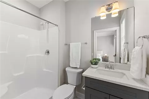 Bath - 629 Chilliwack Ln, Mars, PA 16046 photo 6 of 7