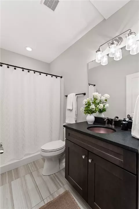 Bath - 629 Chilliwack Ln, Mars, PA 16046 photo 7 of 7