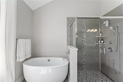 Bath - 629 Chilliwack Ln, Mars, PA 16046 photo 3 of 7