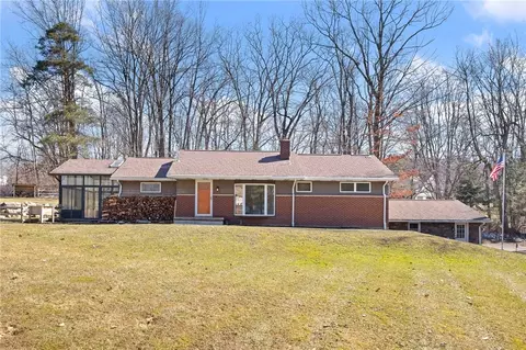 456 E Maitland Ln, New Castle, PA 16105