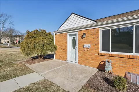 520 Rosewood Dr, Pittsburgh, PA 15236