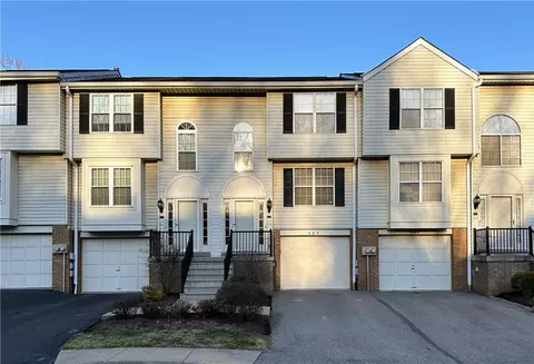 487 Shadywood Dr, Pittsburgh, PA 15235