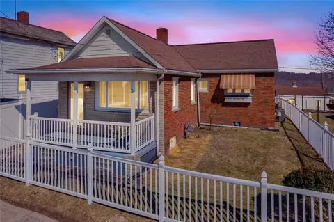 212 Oakland Ave, Charleroi, PA 15022