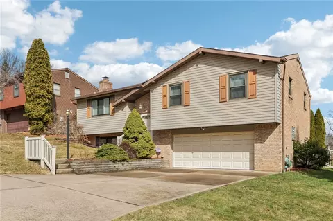 113 Red Oak Ln, Homestead, PA 15120