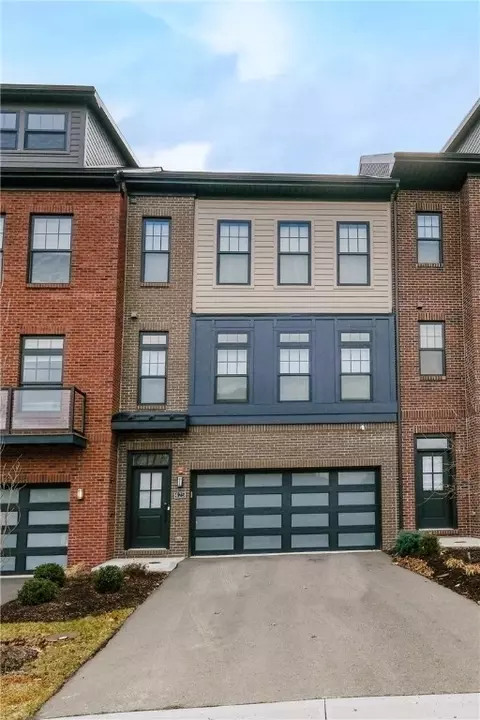425 Magnolia Dr, Venetia, PA 15367