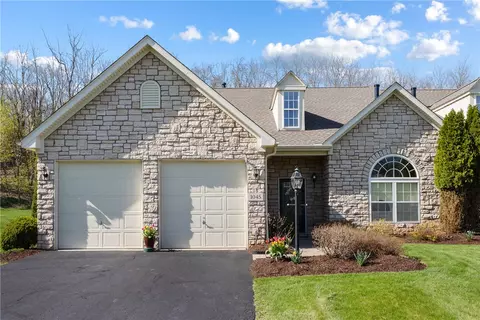 1045 Surrey Woods Dr, Canonsburg, PA 15317