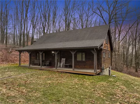231 Glade Mills Rd, Valencia, PA 16059