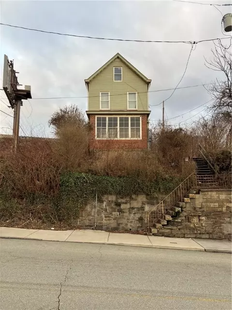 505 S Park St, East Pittsburgh, PA 15112