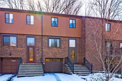316 Benson Cir, Pittsburgh, PA 15227