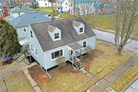 926 Leslie St, Sharon, PA 16146