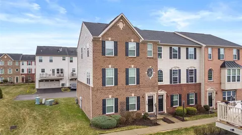 603 Pointe View Dr, Mars, PA 16046